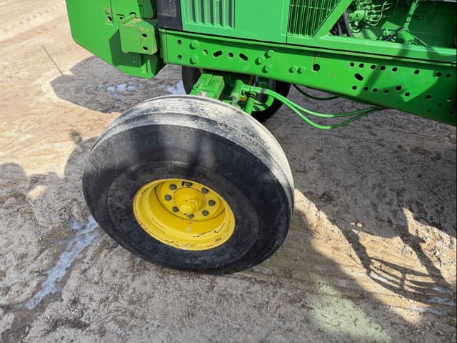 Image of John Deere 7210 equipment image 4