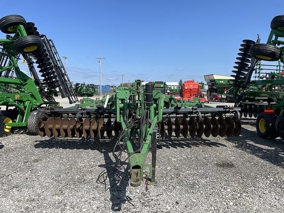 Image of John Deere 726 equipment image 1