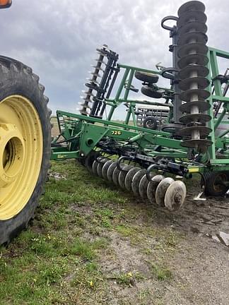 Image of John Deere 726 equipment image 1