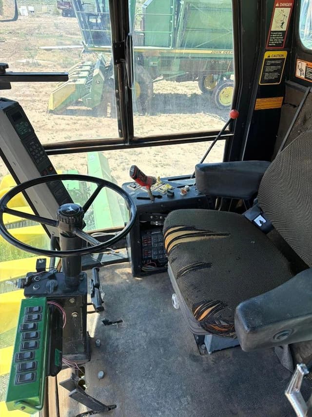 Image of John Deere 7455 equipment image 4
