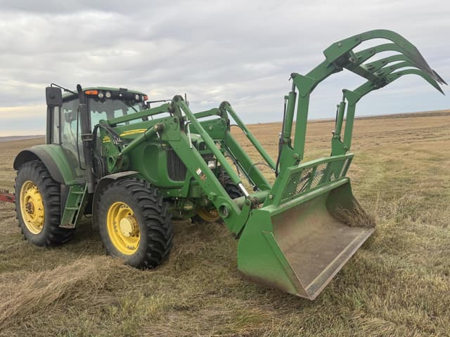 Image of John Deere 7520 equipment image 1