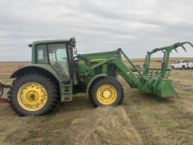 Image of John Deere 7520 equipment image 3