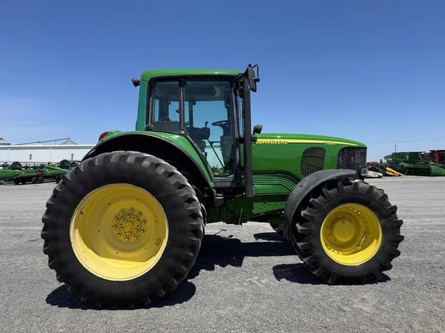 Image of John Deere 7520 equipment image 4