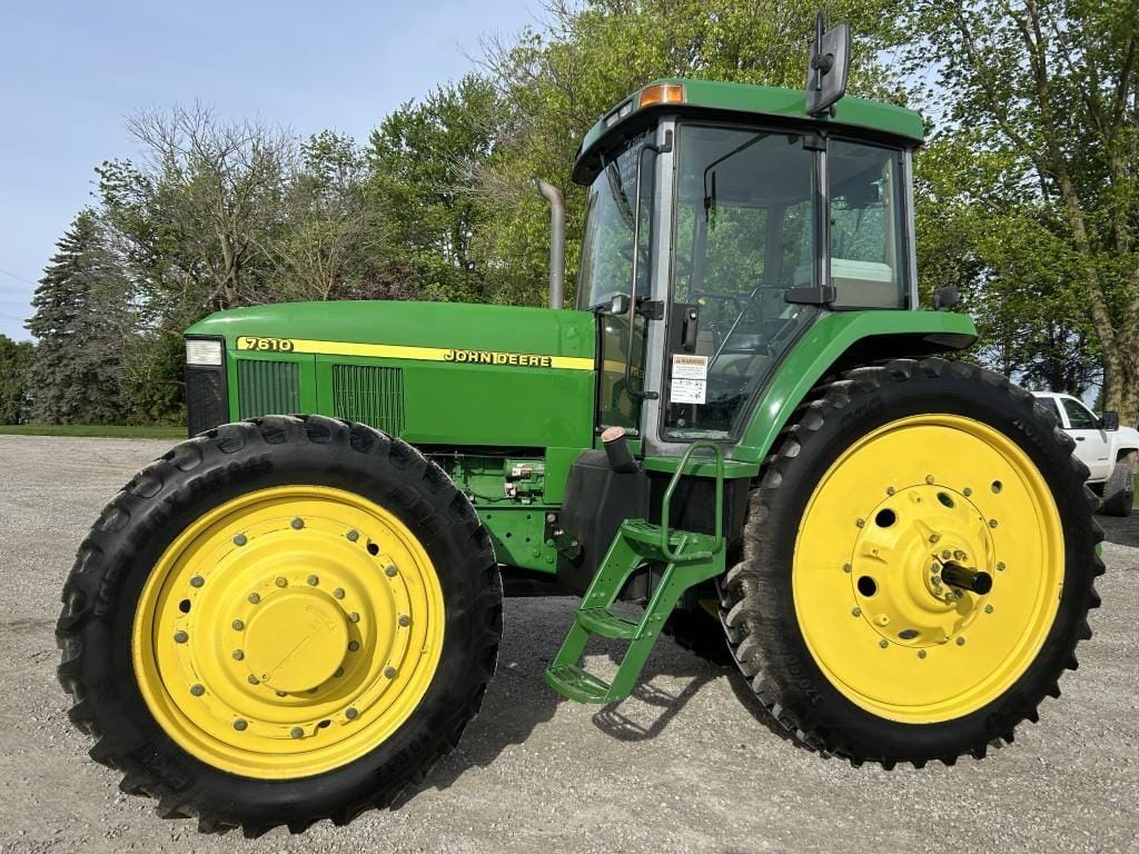 2002 John Deere 7610 Equipment Image0