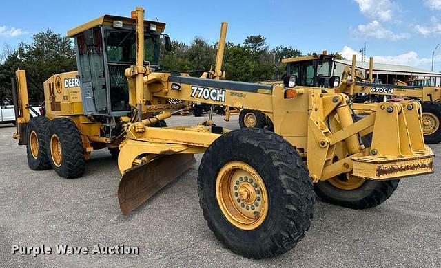 Image of John Deere 770CH equipment image 2