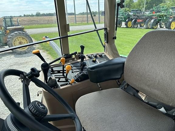 Image of John Deere 7810 equipment image 4