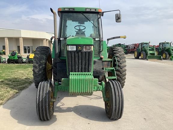 Image of John Deere 7810 equipment image 2