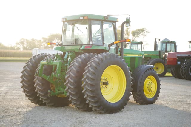Image of John Deere 7810 equipment image 4