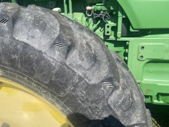 Image of John Deere 8120 equipment image 4