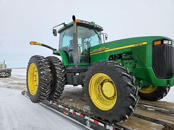 Image of John Deere 8210 equipment image 4