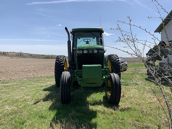 Image of John Deere 8220 equipment image 1