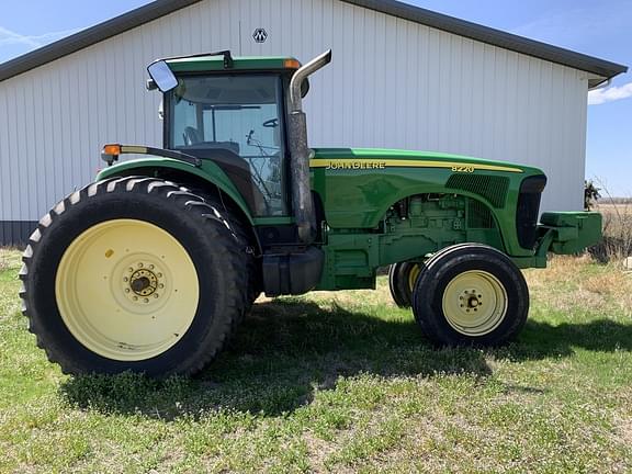 Image of John Deere 8220 equipment image 3