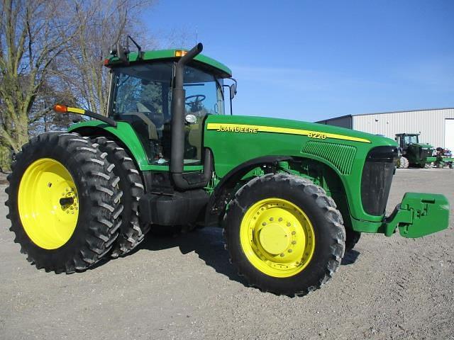 Image of John Deere 8220 equipment image 1