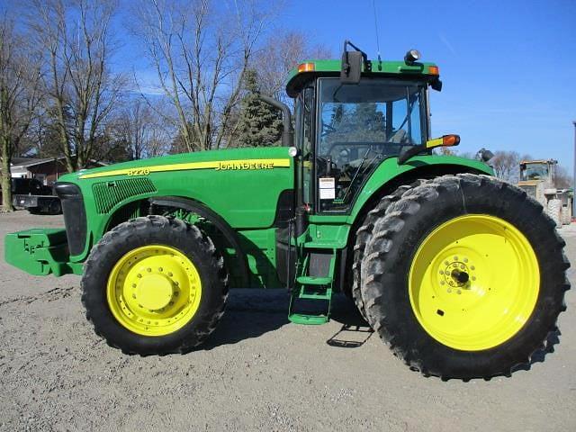 Image of John Deere 8220 equipment image 2