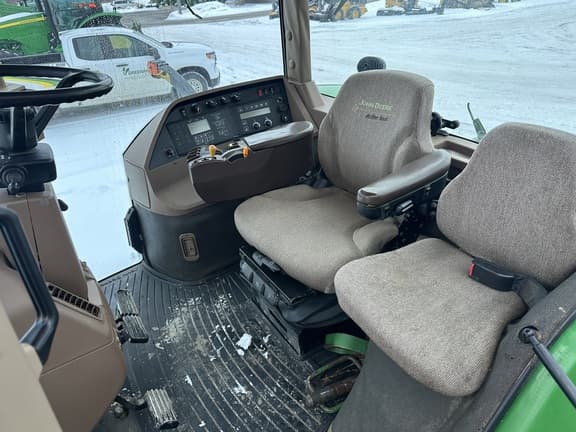 Image of John Deere 8220 equipment image 2