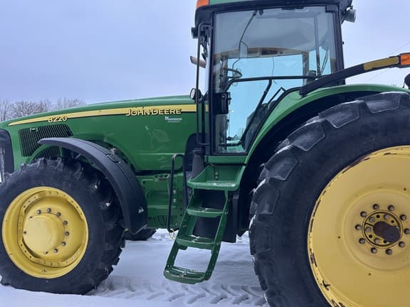 Image of John Deere 8220 equipment image 4
