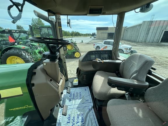 Image of John Deere 8220 equipment image 3