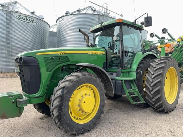Image of John Deere 8220 equipment image 1