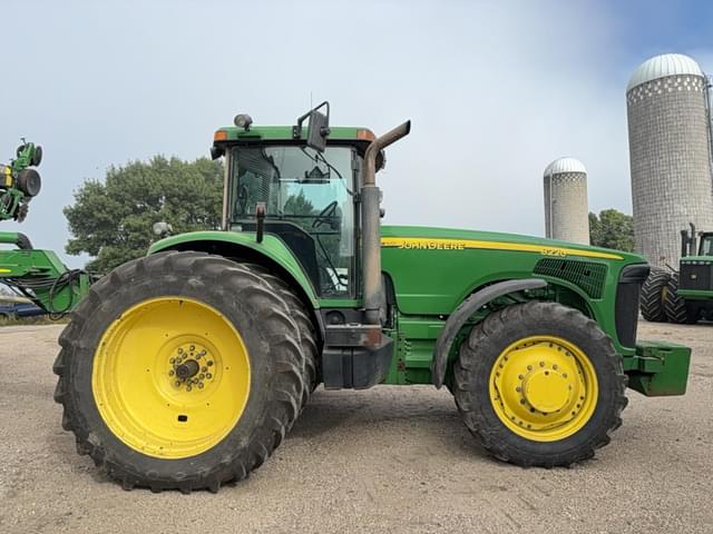 Image of John Deere 8220 equipment image 4