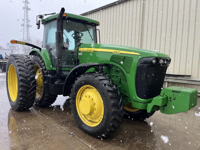 Image of John Deere 8220 equipment image 2