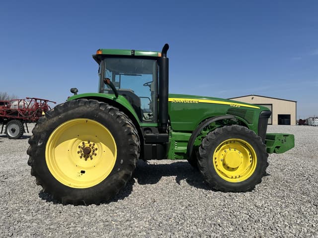Image of John Deere 8220 equipment image 3
