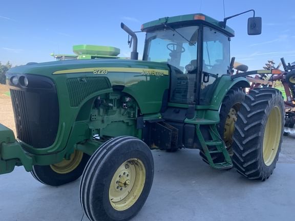 Main image John Deere 8220