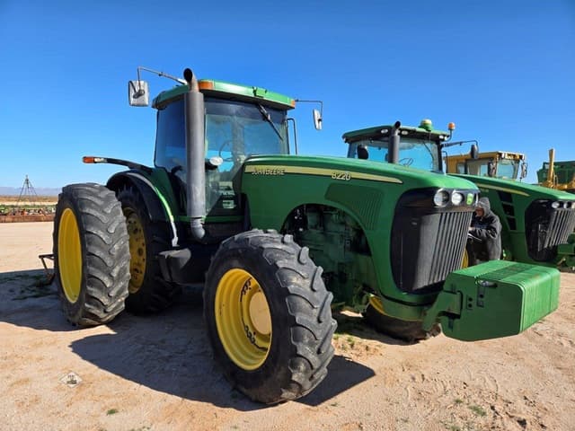 Image of John Deere 8220 equipment image 2