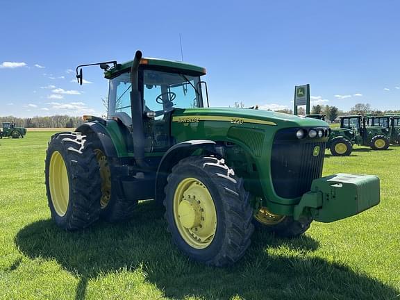 Image of John Deere 8220 equipment image 2