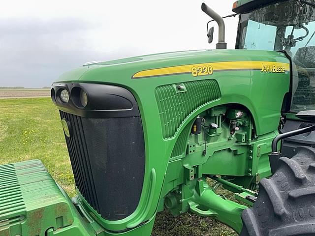 Image of John Deere 8220 equipment image 4