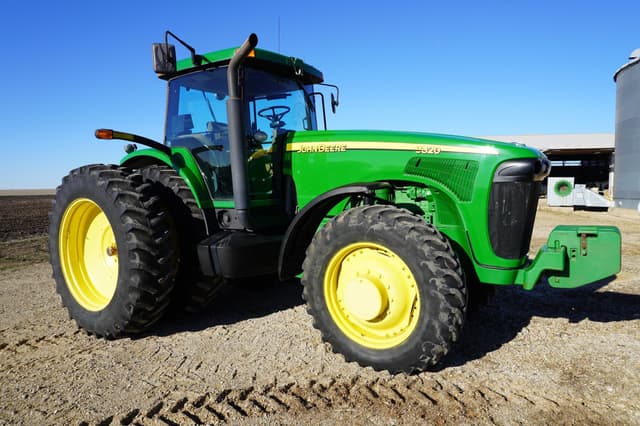 Image of John Deere 8320 equipment image 4