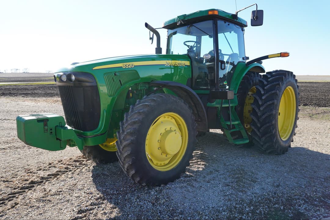 Image of John Deere 8320 Primary image