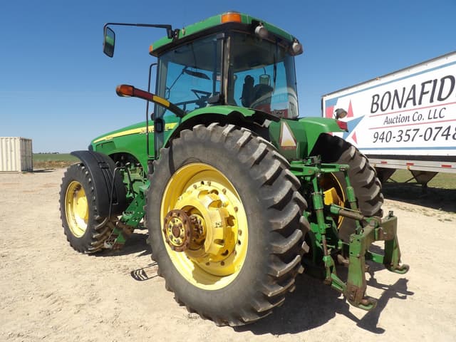 Image of John Deere 8320 equipment image 2