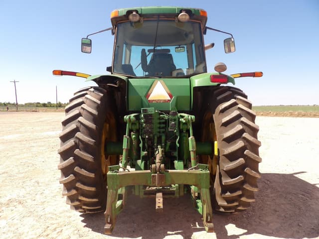 Image of John Deere 8320 equipment image 3