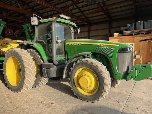 Image of John Deere 8320 equipment image 2