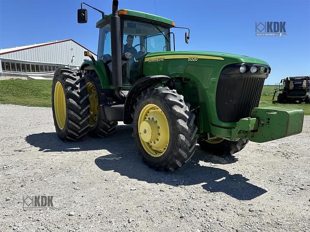 Image of John Deere 8320 equipment image 2