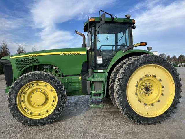 Image of John Deere 8320 equipment image 2