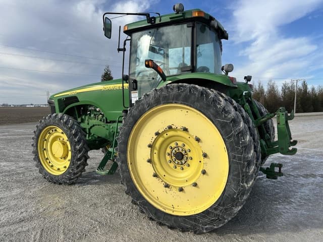 Image of John Deere 8320 equipment image 4