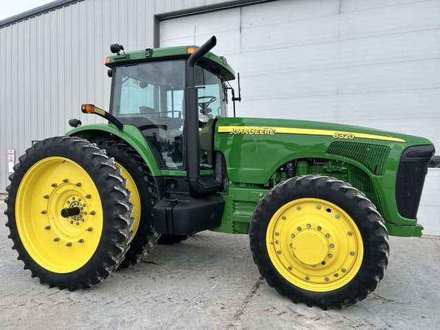 Image of John Deere 8320 equipment image 1