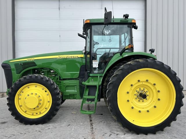Image of John Deere 8320 equipment image 2