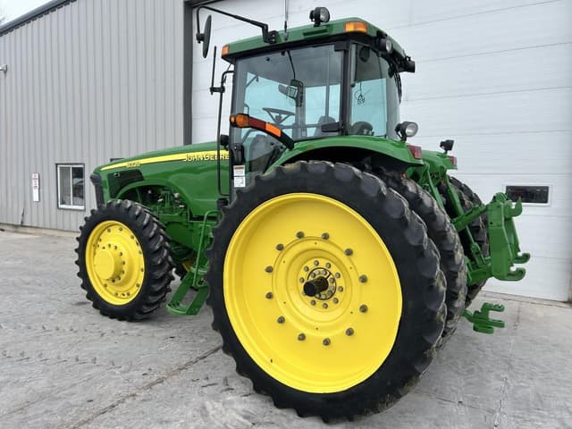Image of John Deere 8320 equipment image 4