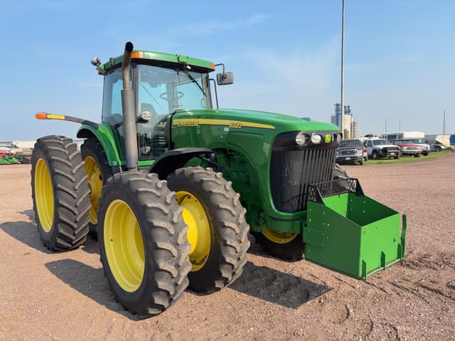 Image of John Deere 8320 equipment image 1