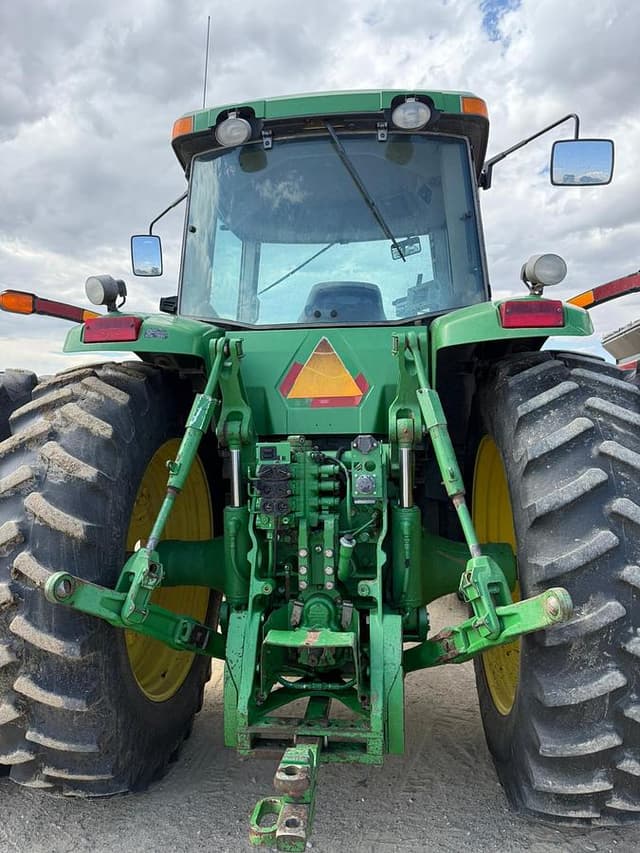 Image of John Deere 8320 equipment image 3