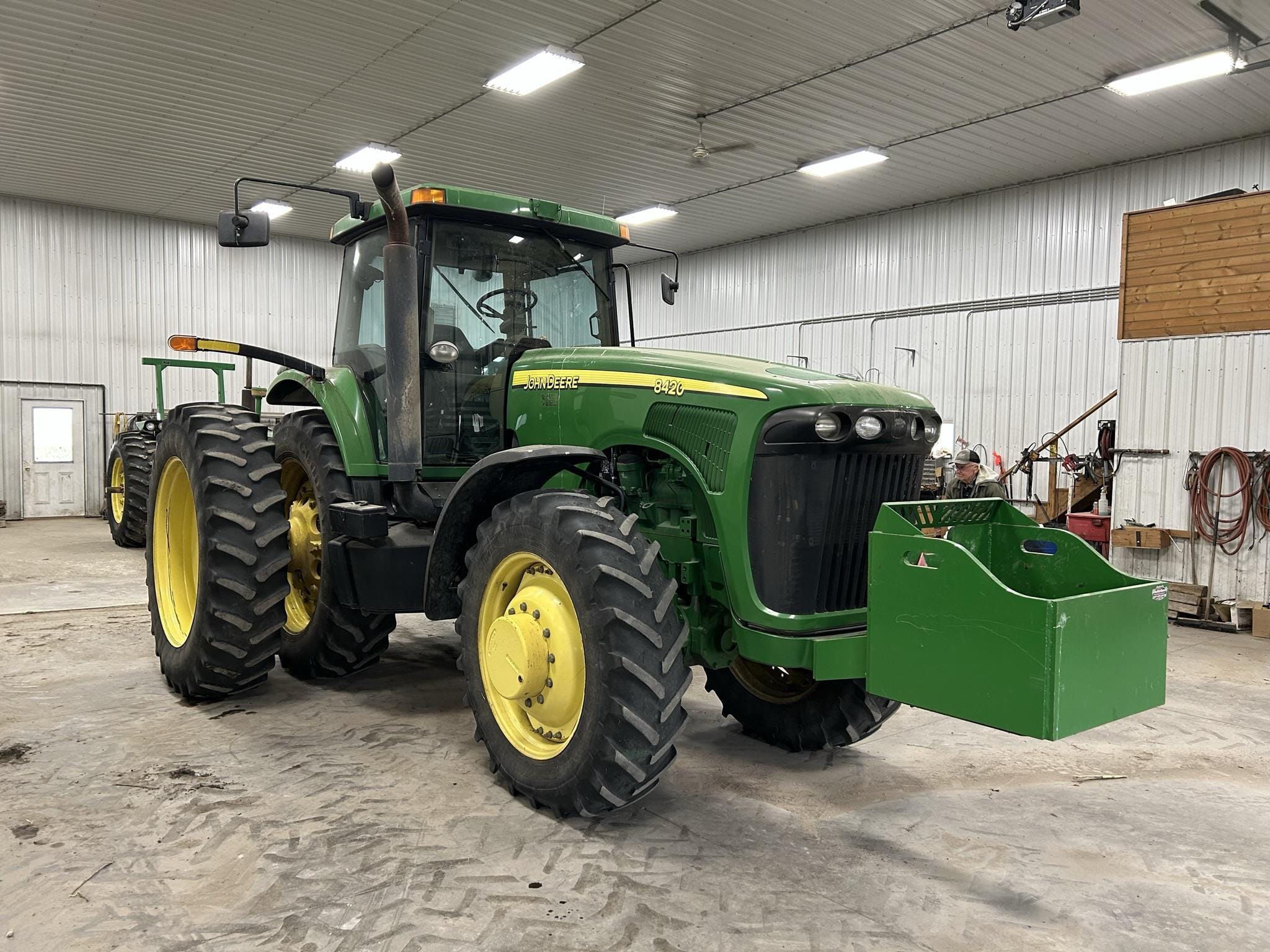 Main image John Deere 8420
