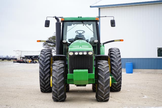 Image of John Deere 8420 equipment image 1