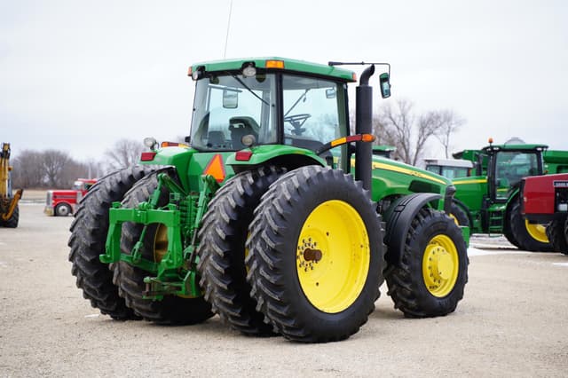 Image of John Deere 8420 equipment image 4