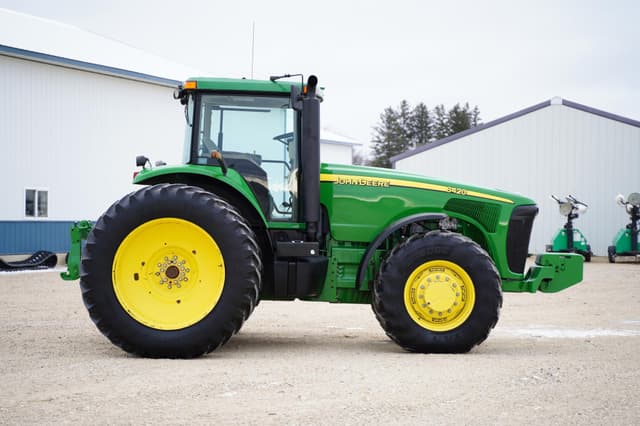 Image of John Deere 8420 equipment image 3