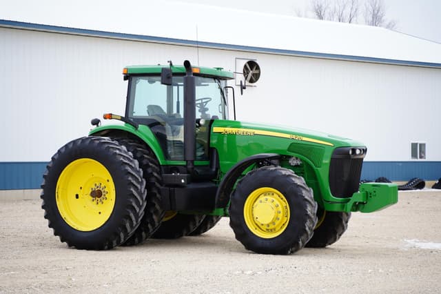 Image of John Deere 8420 equipment image 2