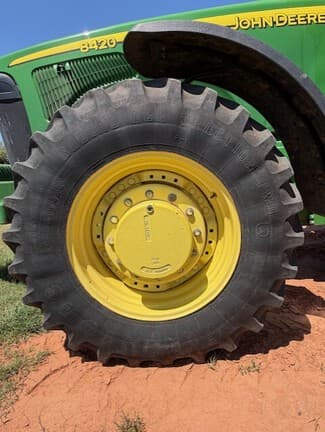 Image of John Deere 8420 equipment image 3