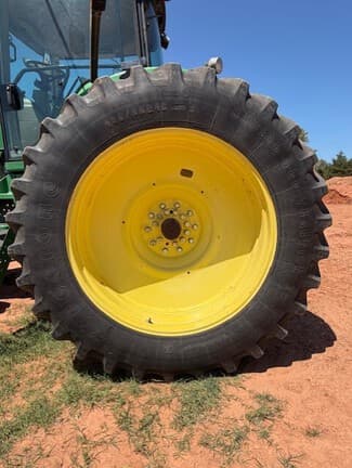 Image of John Deere 8420 equipment image 4