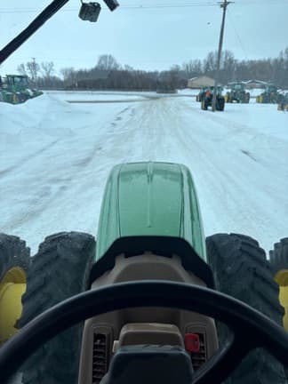 Image of John Deere 8420 equipment image 4